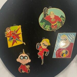 Disney collectibles The incredibles Pins